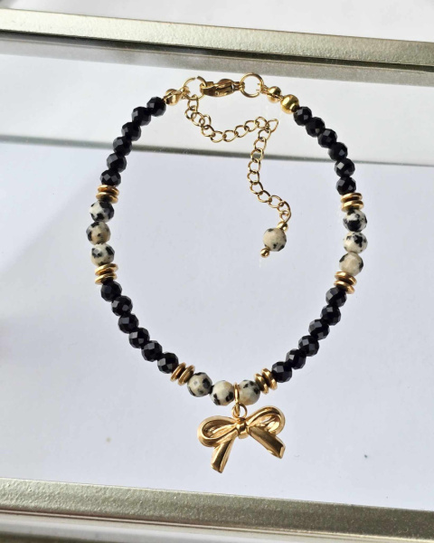 Bransoletka z czarnego turmalinu i jaspisu dalmatyńskiego- Złota kokardka