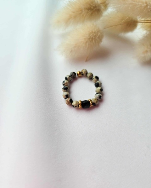 Pierścionek elastyczny z jaspisu dalmatyńskiego i czarnego turmalinu