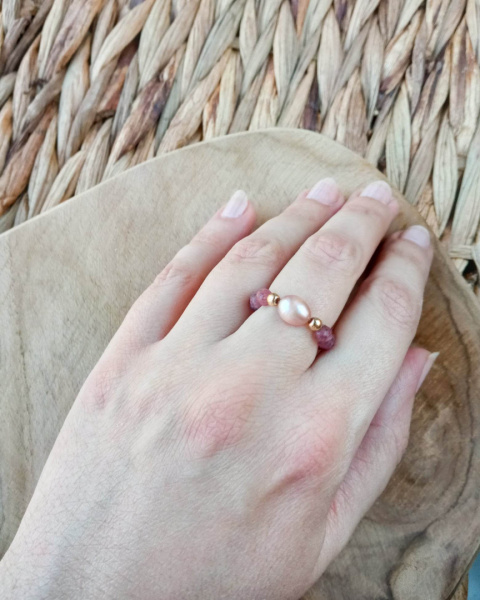 Pierścionek elastyczny - lepidolit i różowa perła
